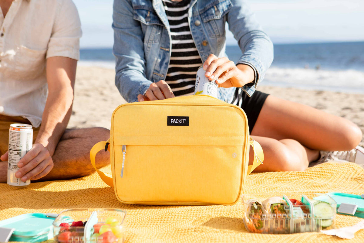 freezable-zuma-15-can-cooler-m4 2022_Lifestyle_Zuma-15-Can-Cooler_Lemonade_30_Lores.jpg