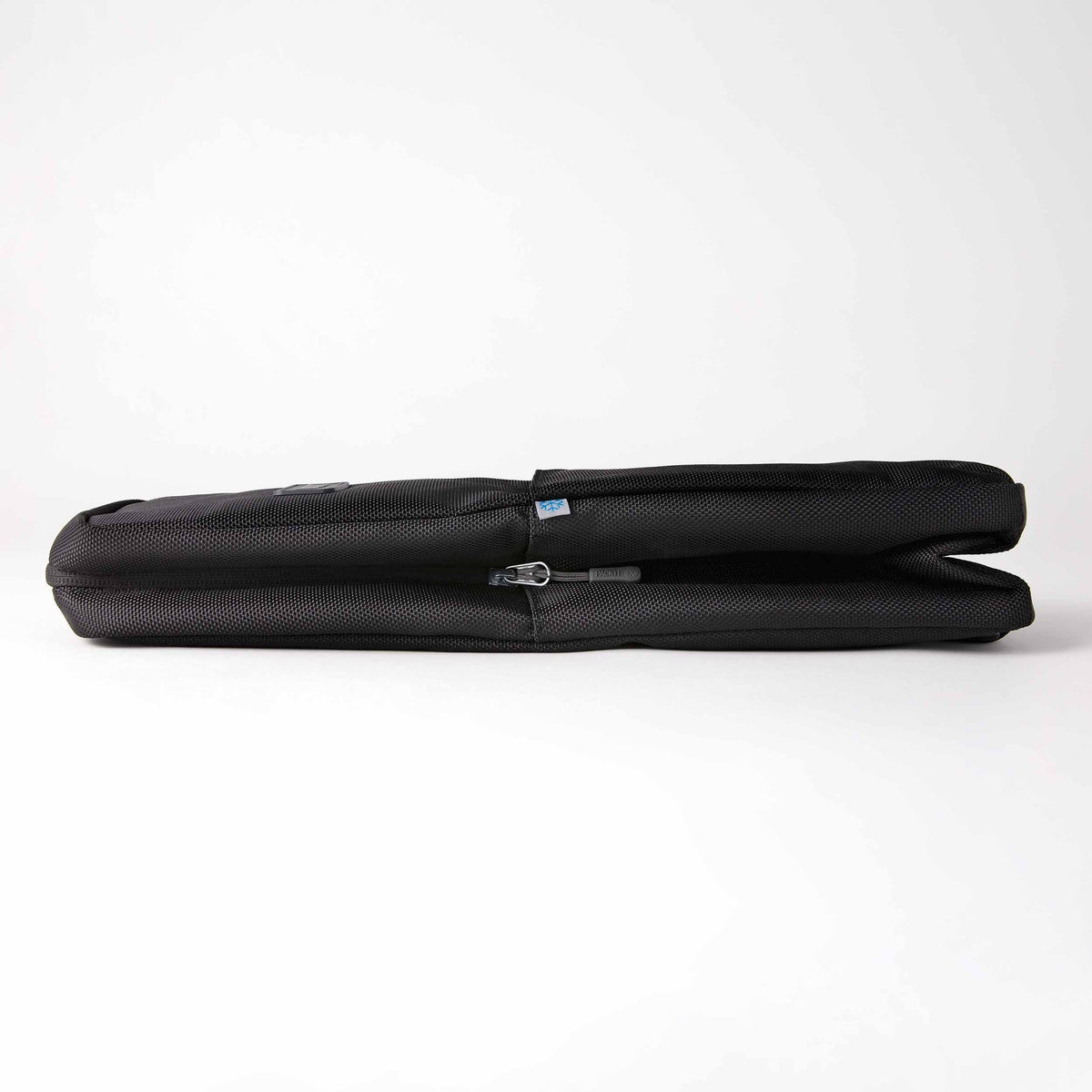 freezable-wine-carrier-l8 freezable-wine-carrier-black-ecofreeze-plus-flat.jpg