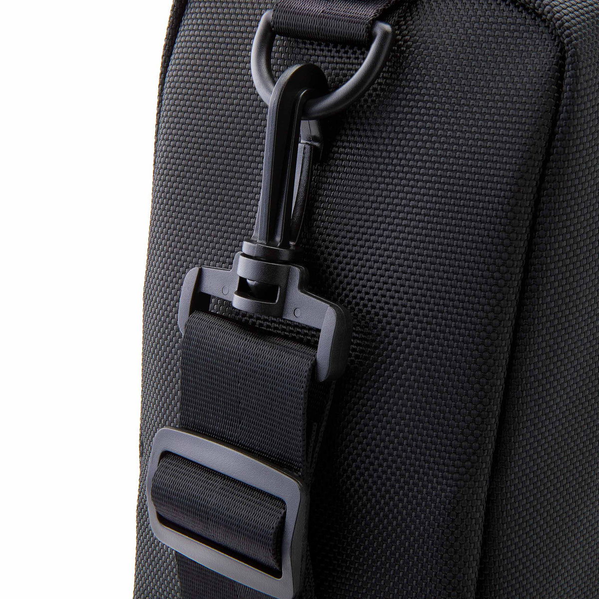 freezable-wine-carrier-l8 freezable-wine-carrier-black-ecofreeze-plus-zoom-removable-strap.jpg