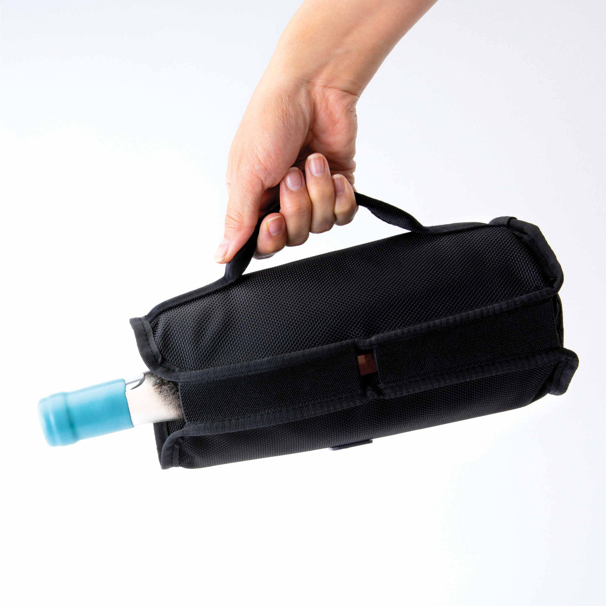 freezable-wine-cooler-r6 freezable-wine-cooler-black-pouring-with-handle.jpg